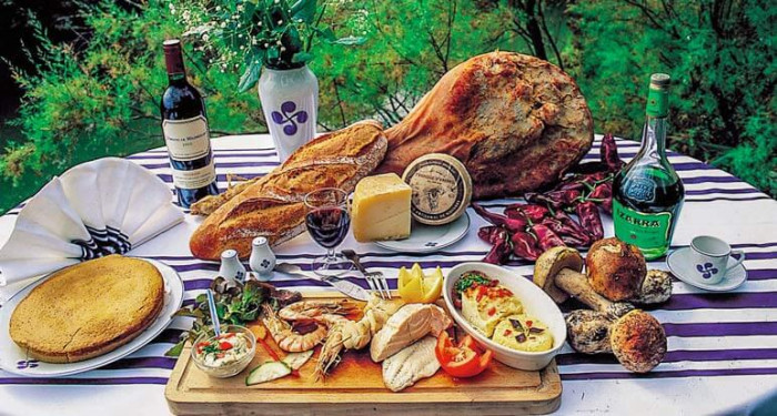 Déguster aux spécialités culinaires du Pays Basque avec meilleurs restaurants de la ville